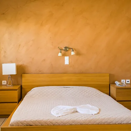 Rena Aparthotel *