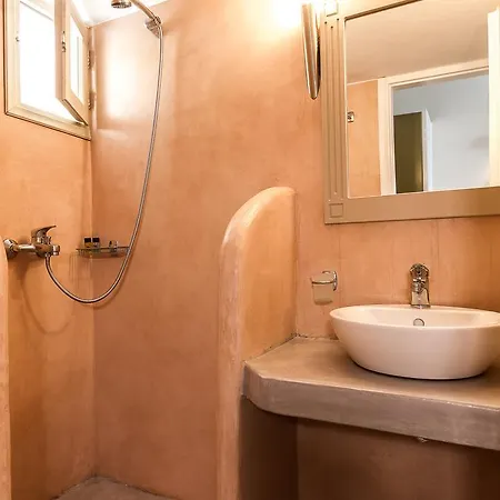 Rena Aparthotel Perissa (Santorini)