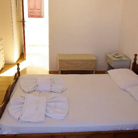 Rena Aparthotel Perissa (Santorini)